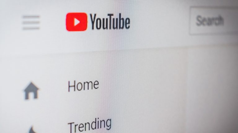 YouTube Berikan Label Konten Terpercaya untuk Video Kesehatan dengan Tenaga Profesional