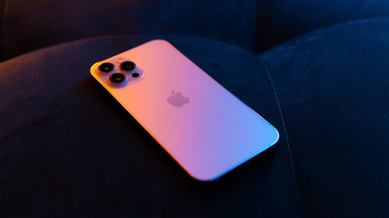 Apple Pertimbangkan untuk Rilis iPhone Ultra di Tahun 2024