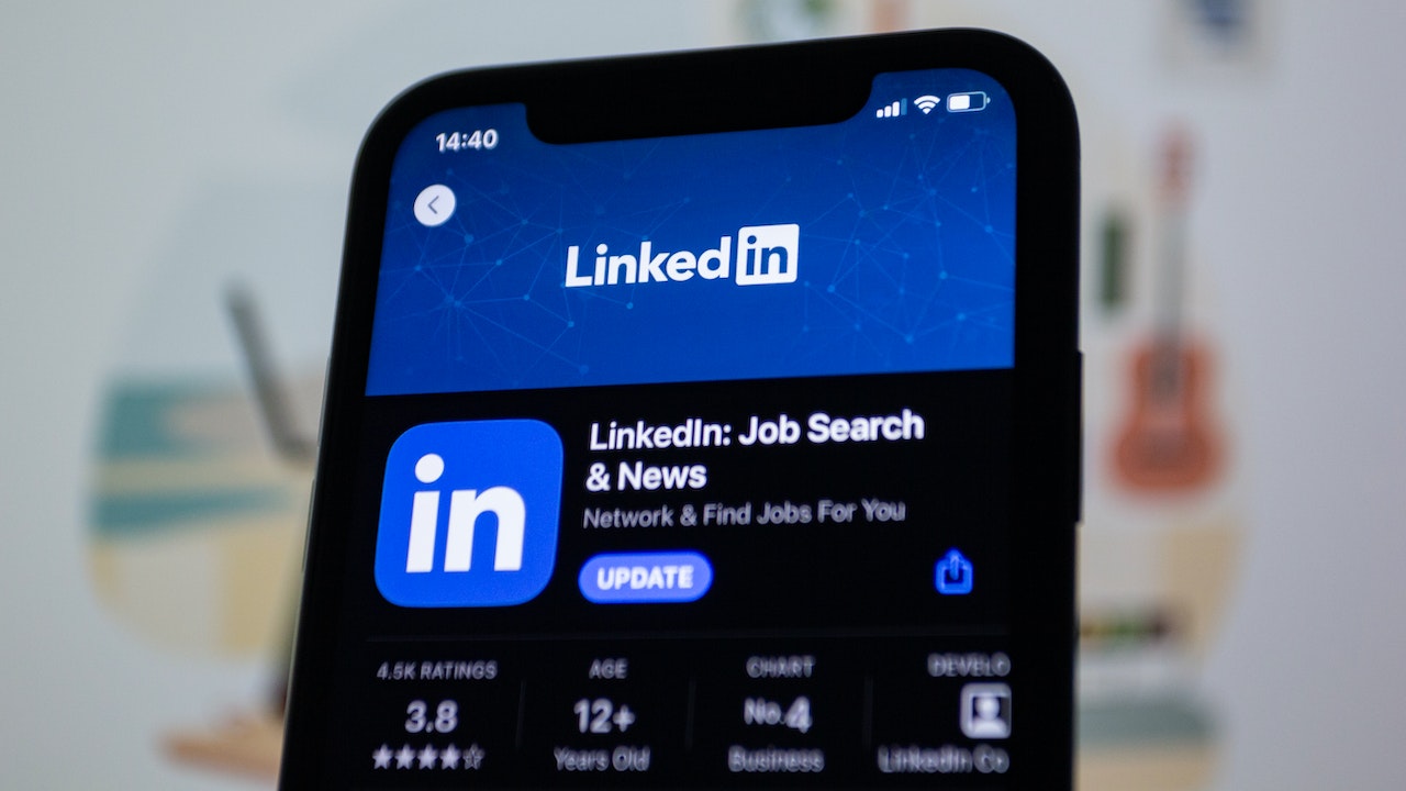LinkedIn Kembangkan AI untuk Menulis Profil dan Deskripsi Pekerjaan