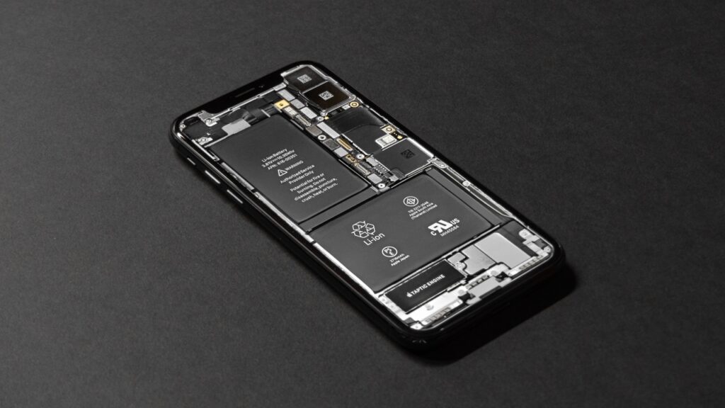 ilustrasi iphone yang tiba-tiba mati karena baterai bermasalah