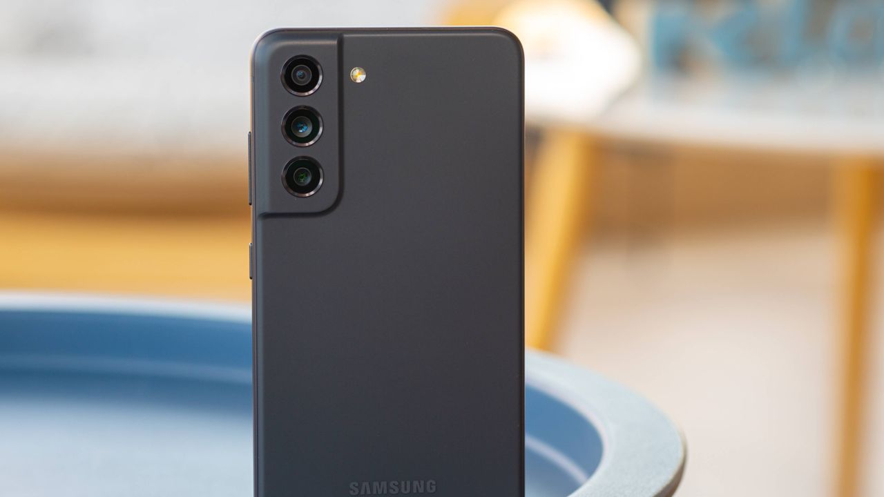 Samsung Galaxy S23 FE Bakal Pakai Sensor Kamera 50 MP!
