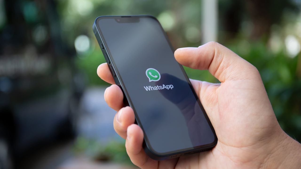 whatsapp-rilis-fitur-voice-message-transcription-eksklusif-untuk-ios